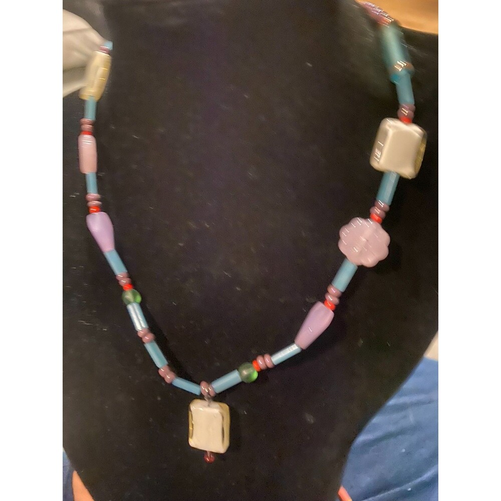 tropical peridinkle glass necklace